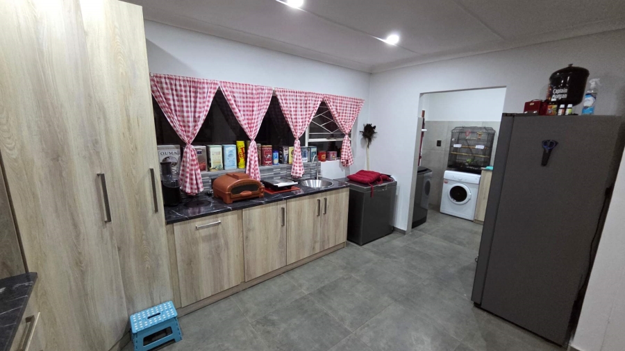 5 Bedroom Property for Sale in Fichardt Park Free State